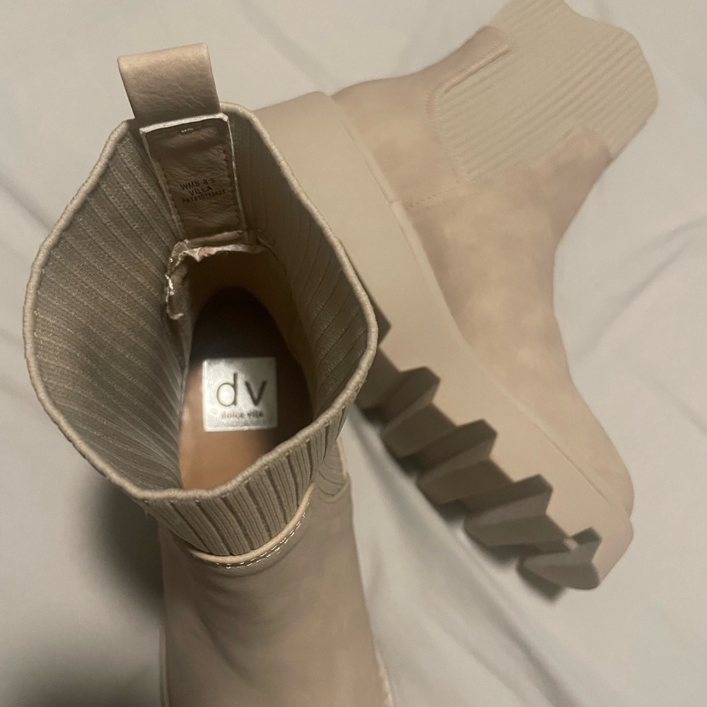 DV Dolce Vita Villa Chelsea Lug Boots Beige Size 8.5 NWT - Picture 9 of 9